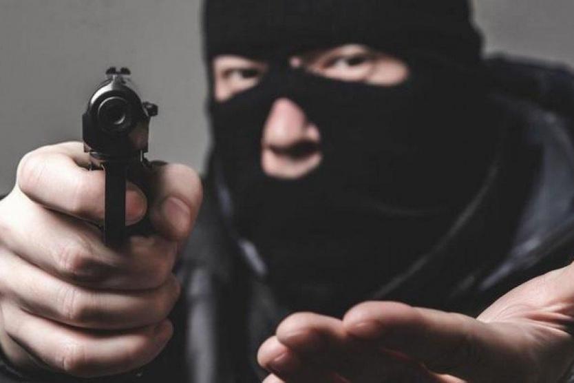  مجهولون ينفذون عملية سطو على احد البنوك شرق بيت لحم