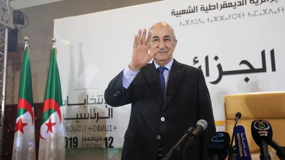 سقوط طائرة مقاتلة بالجزائر والرئيس يعزي عائلتي الطيارين