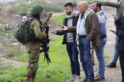 إصابة جندي إسرائيلي بإطلاق نار غرب رام الله وإغلاق حاجز
