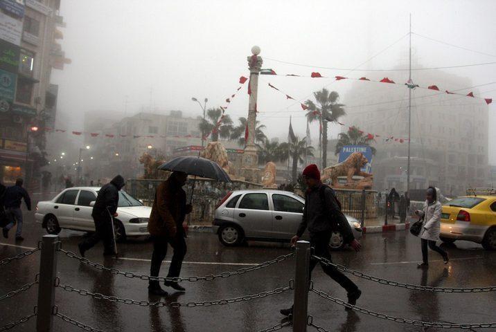 حالة الطقس: أجواء ماطرة وباردة وتحذير من تشكل السيول وسرعة الرياح