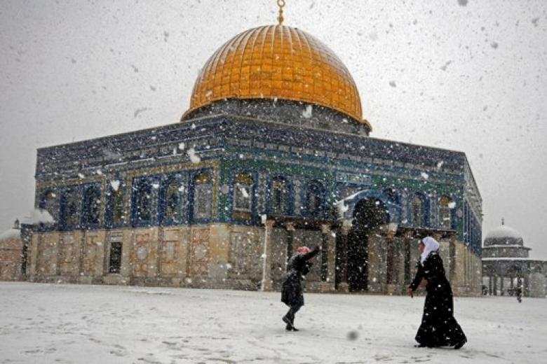 زخات ثلجية خفيفة على المرتفعات التي تزيد عن 800م