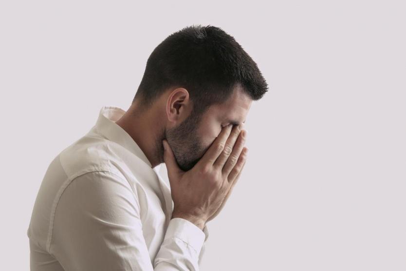 الندم يستنزف نحو 8000 ساعة من حياة الانسان