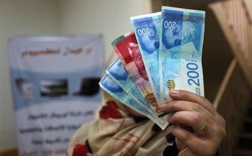 الشرطة بغزة تضبط متهمًا بسرقة 14 ألف دولار من مسنة
