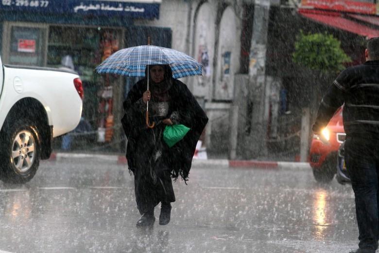 اليوم.. أجواء شديدة البرودة وماطرة