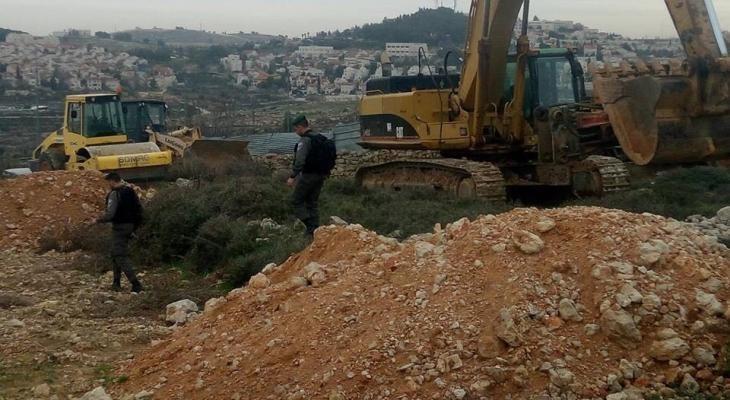 جرافات الاحتلال تواصل أعمال التجريف في أراضي قصرة وجوريش جنوب نابلس