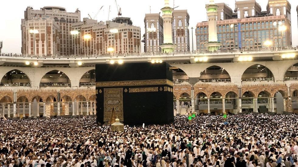 السعودية تعلق العمرة مؤقتا للمواطنين والمقيمين