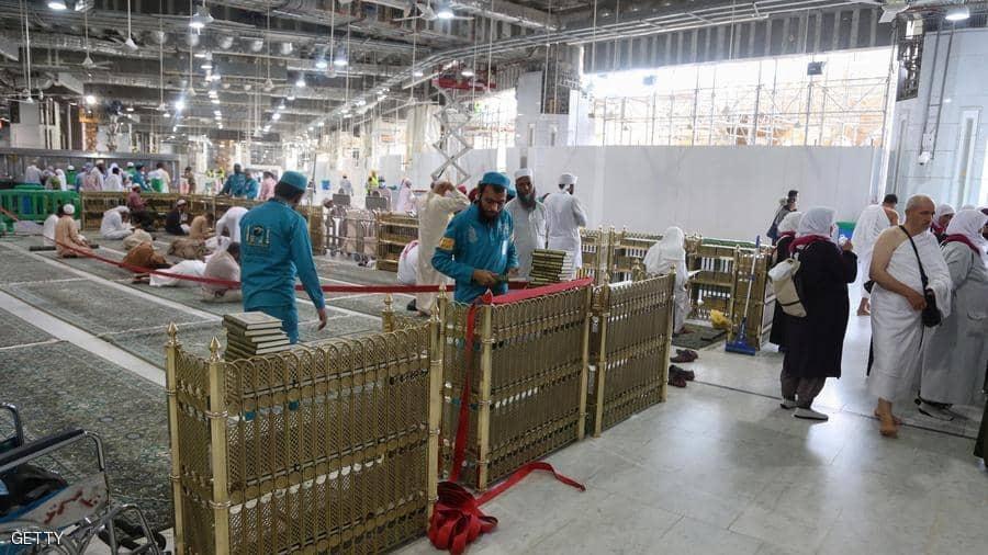 السعودية تعيد فتح الحرمين بعد التعقيم من كورونا