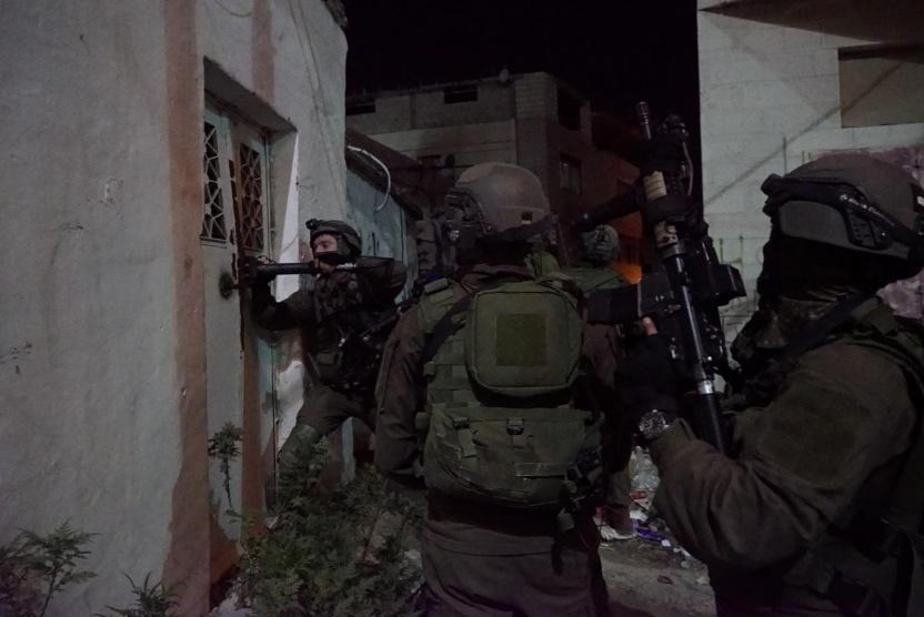 الاحتلال يعتقل ثلاثة شبان من نابلس