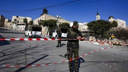 الشرطة تقبض على شخصين أزالا حواجز أمنية في بيت جالا