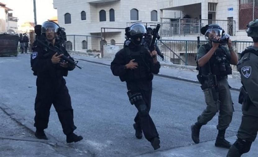 الاحتلال يعتدي على مواطنين في العيسوية