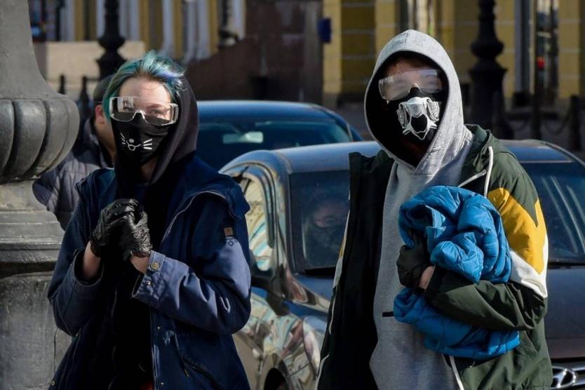 دراسة: كورونا يشكل خطراً على من هم في منتصف العمر