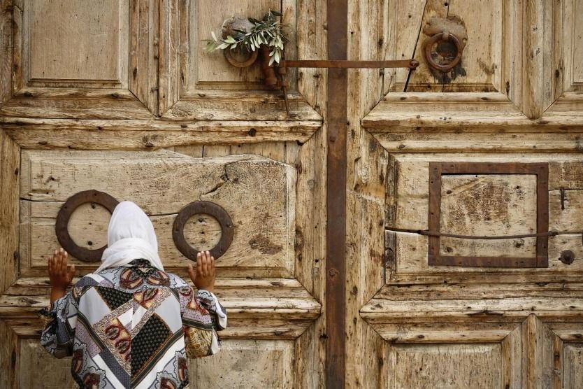 الكنائس الغربية تحتفل بعيد الفصح والشرقية بـ