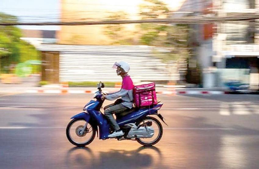 عامل توصيل بيتزا يجبر 72 أسرة على الحجر الصحي