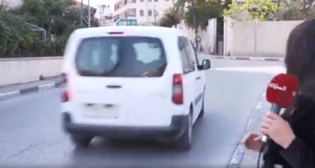 فيديو | الشرطة تقبض على شخص عرّض حياة صحافية للخطر في رام الله