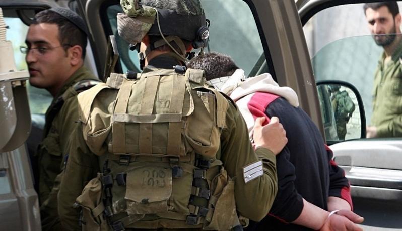 الاحتلال يعتقل 12 مواطنا غالبيتهم من القدس