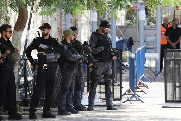 الاحتلال يطلق النار على شاب بعد ملاحقته في منطقة باب الاسباط في القدس