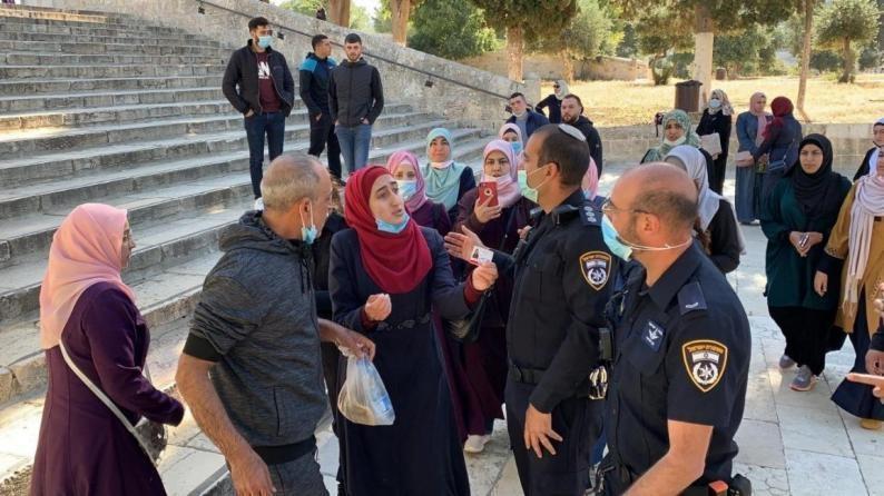 الاحتلال يبعد الصحفية سندس عويس والمصورة رائدة اسعيد عن الأقصى لأشهر