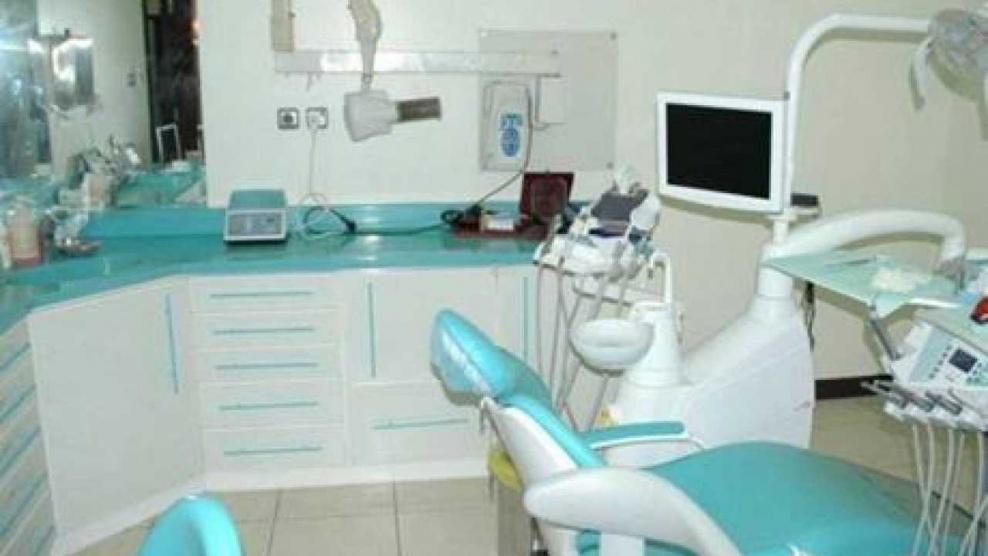 إغلاق 3 عيادات أسنان في نابلس أخلت بشروط الوقاية