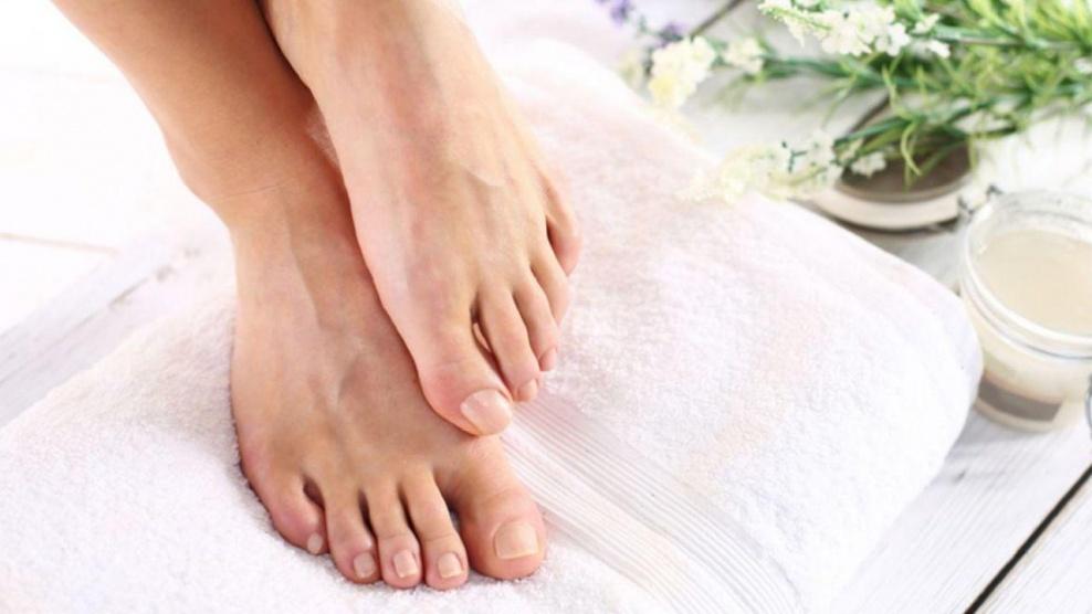5 طرق للتخلص من الرائحة الكريهة للأقدام في الصيف