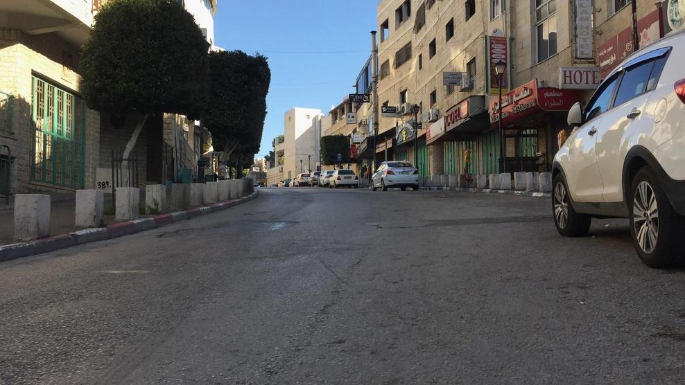 الحكومة تفرض الإغلاق الشامل لخمسة أيام في الضفة