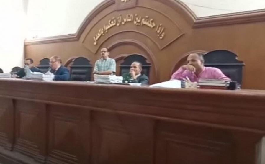 الإعدام شنقًا لأم أرضعت طفلتها بمادة كاوية