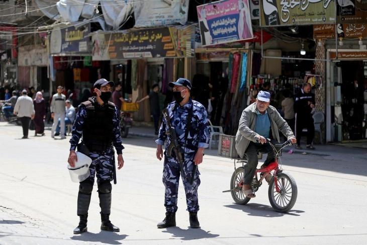 الشرطة بغزة تغلق خمس منشأت ل 72 ساعة لعدم الالتزام باجراءات السلامة