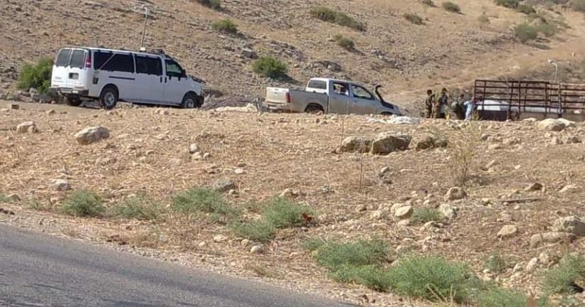 مستوطنون يقيمون خيمة ويمنعون رعاة الأغنام من الوصول لاراضيهم بالأغوار