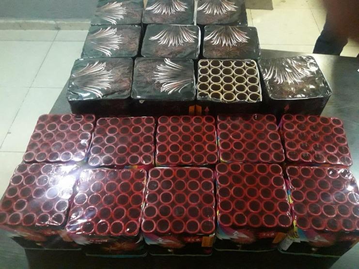 الشرطة تقبض على شخص بحوزته كمية كبيره من المفرقعات في طولكرم