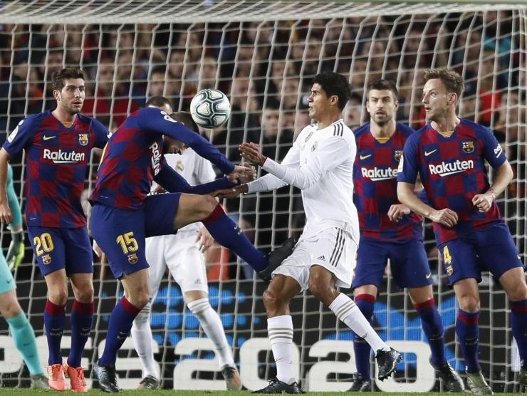 اتهم بمجاملة ريال مدريد.. الفيفا يتدخل لإيقاف مهازل الفار بقرار حاسم