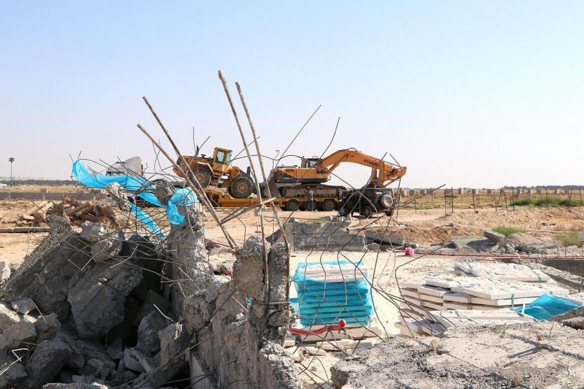 مواجهات وإصابات خلال هدم الاحتلال قاعة أفراح بالطيرة