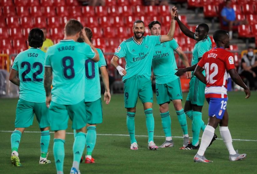 فاز بصعوبة على غرناطة.. ريال مدريد يضع يدا على لقب الليغا