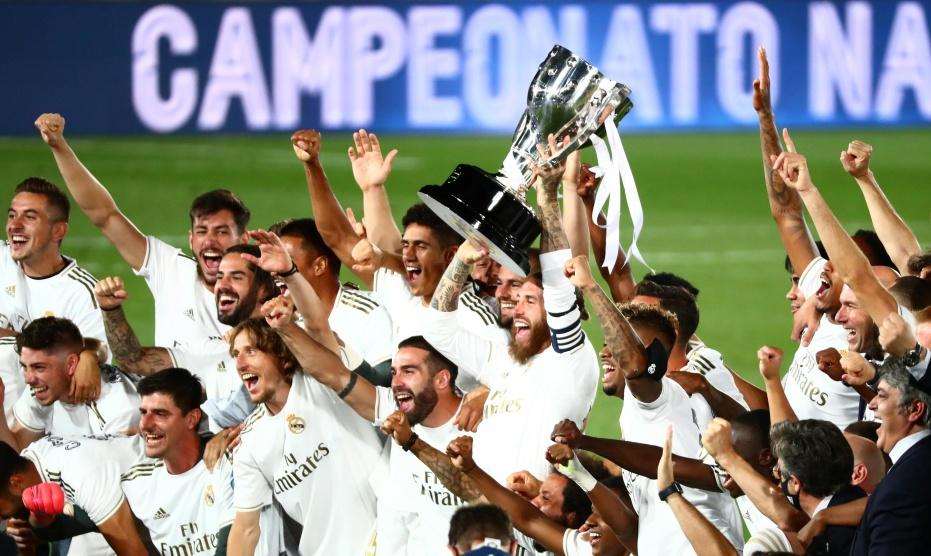 ريال مدريد يتوج بلقب الدوري الإسباني للمرة 34 بتاريخه وأوساسونا يهزم برشلونة