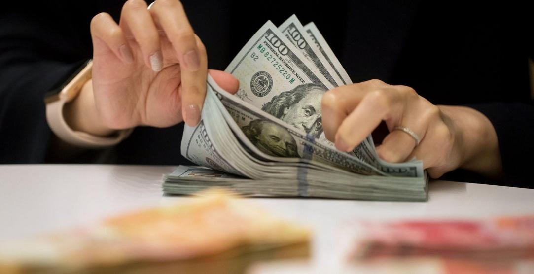 النقد الدولي: هيمنة الدولار على التجارة والتمويل خطر على الاقتصاد العالمي