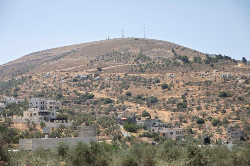  بؤرة استيطانية جديدة فوق جبل عيبال بنابلس