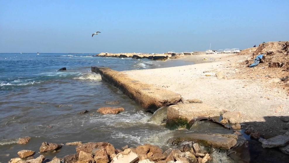 سلطة الأراضي: الاستراحات على شاطئ بحر غزة مؤقتة