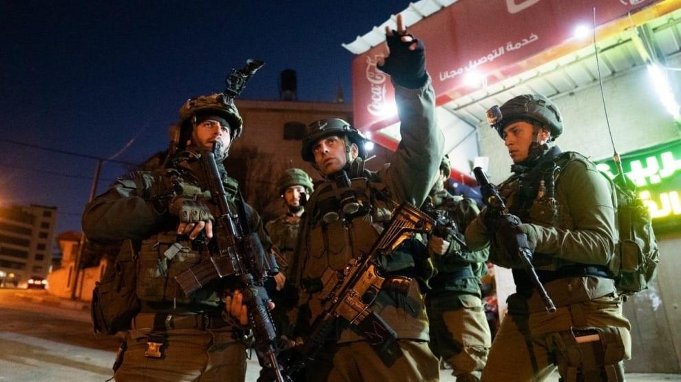 الاحتلال ينفذ حملة اعتقالات ومداهمات بالضفة