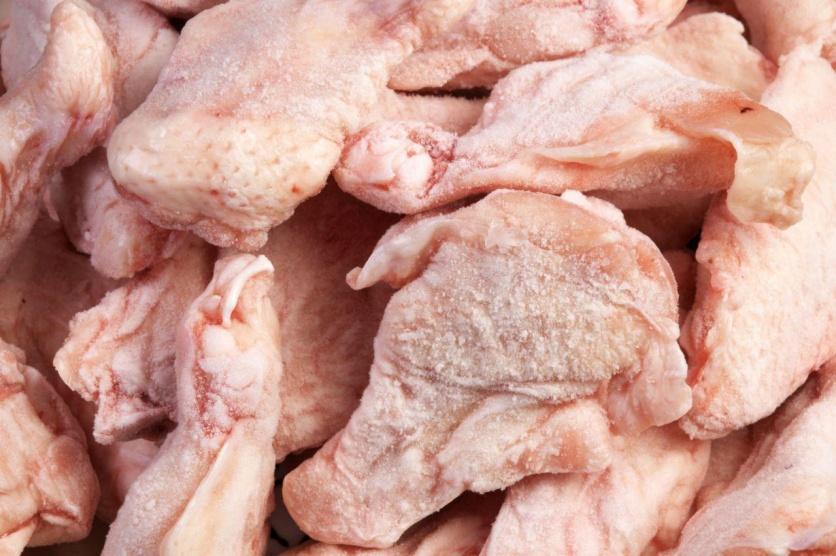 اكتشاف فيروس كورونا في أجنحة دجاج مجمدة