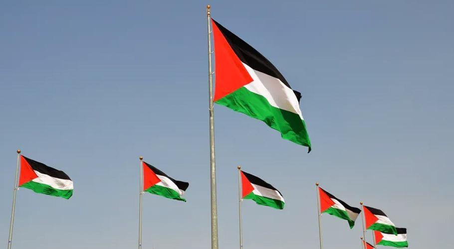 فلسطين تستدعي سفيرها بالامارات