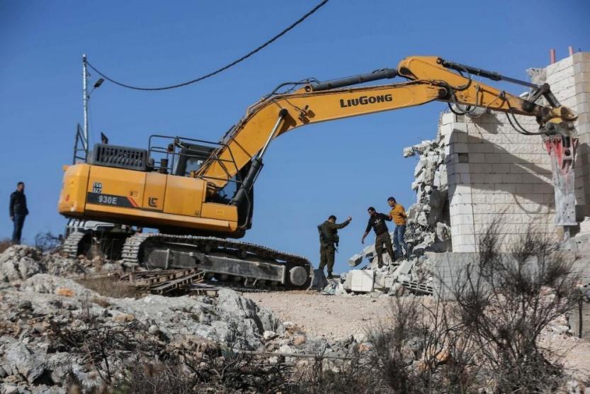 سلطات الاحتلال تشرع بهدم منزل من 4 طوابق بالقدس