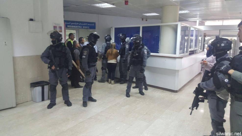 الاحتلال يقتحم مستشفى المقاصد في القدس ويلقي قنابل الغاز