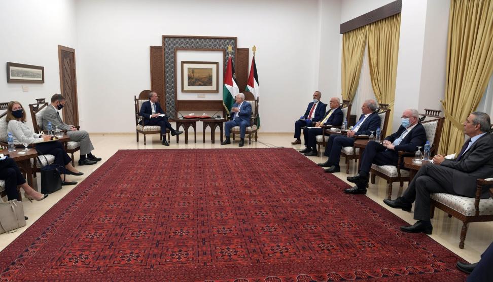 وزير خارجية بريطانيا بالضفة والسلطة تعلن: مستعدون للسلام ولا قيمة للعلاقات بين دولة عربية وإسرائيل