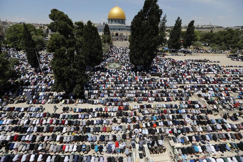 أكثر من 8 آلاف مصل يؤدون صلاة ظهر الجمعة بالمسجد الأقصى
