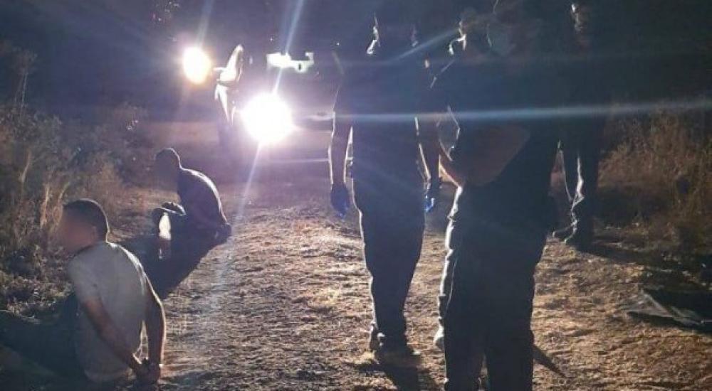 الاحتلال يكشف عن اعتقال 3 مواطنين بزعم محاولة تهريب هواتف لسجن