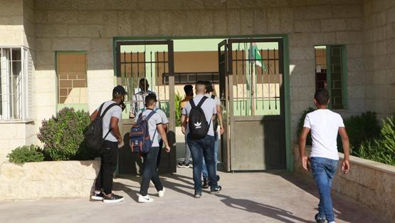الحكومة: بقية الطلبة يلتحقون بمدارسهم بدءاً من الأحد المقبل
