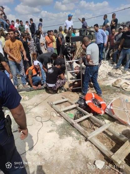 5 وفيات وإصابة حرجة بحادث سقوط بحفرة امتصاصية في الخليل