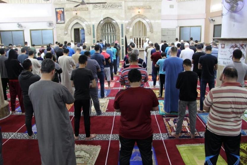 الأوقاف: أيَّ مسجد لا يلتزم المصلون فيه سيغلق