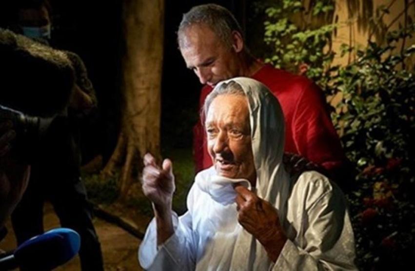 رهينة فرنسية تعلن إسلامها بعد تحريرها