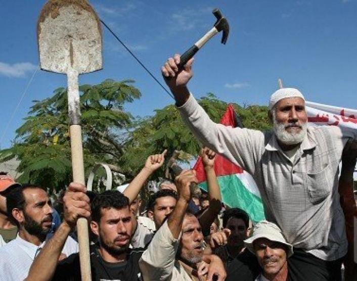 العمصي: 8 آلاف عامل عادوا إلى 500 مصنع بغزة من أصل 21 الفا