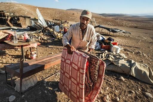 الاحتلال يهدم خيمة سكنية ويداهم منزلا في الأغوار