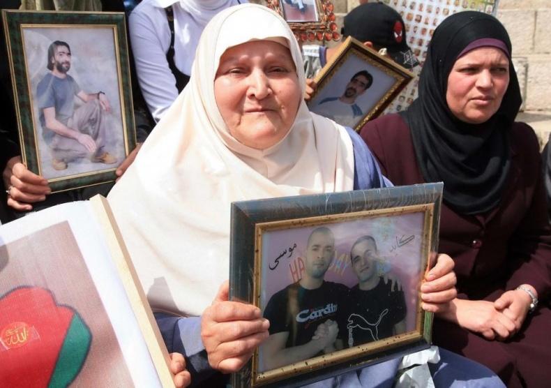 الاحتلال يبلغ السلطة بدء مصادرة رواتب الأسرى مطلع كانون الثاني